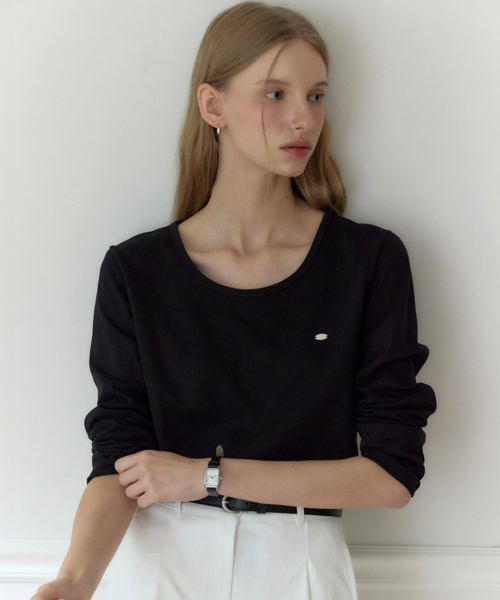 OURHOPE(アワーホープ)の「ロゴシルキーUネックスリーブTシャツ - ブラック(Tシャツ/カットソー・レディース・ブラック・1(S)/2(M))」の2枚目の写真