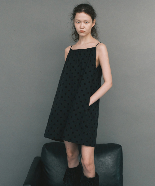 MAIS（マイス）の「FLOCKING DOT MINI DRESS / BLACK（ワンピース・レディース・ブラック・FREE）」の2枚目の写真