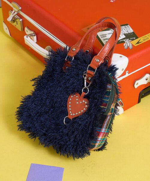 CIAOPANIC（チャオパニック）の「【Me＋Me/ミープラスミー】ハートチャーム付きファーボストンバック（トートバッグ・レディース・ネイビー/ブラウン・ONE SIZE）」の2枚目の写真