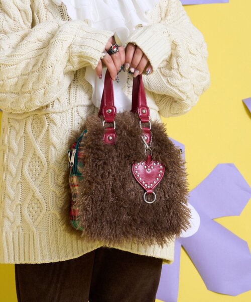 CIAOPANIC（チャオパニック）の「【Me＋Me/ミープラスミー】ハートチャーム付きファーボストンバック（トートバッグ・レディース・ネイビー/ブラウン・ONE SIZE）」の5枚目の写真