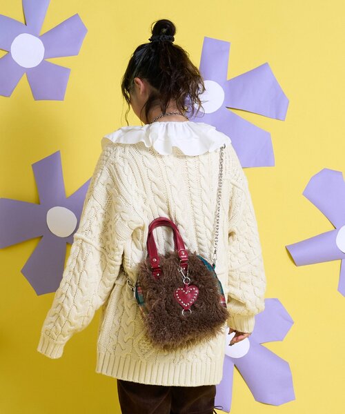 CIAOPANIC（チャオパニック）の「【Me＋Me/ミープラスミー】ハートチャーム付きファーボストンバック（トートバッグ・レディース・ネイビー/ブラウン・ONE SIZE）」の6枚目の写真