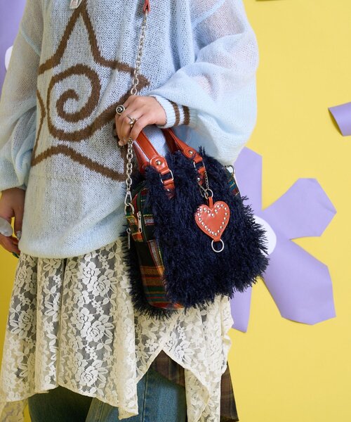 CIAOPANIC（チャオパニック）の「【Me＋Me/ミープラスミー】ハートチャーム付きファーボストンバック（トートバッグ・レディース・ネイビー/ブラウン・ONE SIZE）」の22枚目の写真