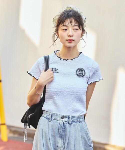 FREAK'S STORE(フリークスストア)の「UMBRO × FREAK'S STORE/アンブロ 別注 SHIRRING T-SHIRT/シャーリングTシャツ(Tシャツ/カットソー・レディース・オフホワイト/サックスブルー/ネイビー・フリ-)」の15枚目の写真