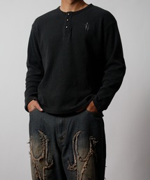 NYLAUS（ナイラス）の「【NYS】ショート丈 クロス刺繍 ヘンリーネック ワッフルロンT 長袖Tシャツ ロングTシャツ（Tシャツ/カットソー）」