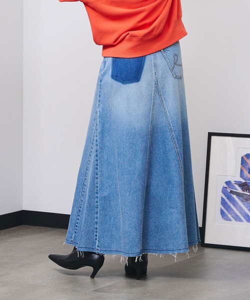 ROSE BUD（ローズバッド）の「PANEL DENIM LONG SKIRT（デニムスカート・レディース・ライトインディゴブルー・M/S）」の4枚目の写真