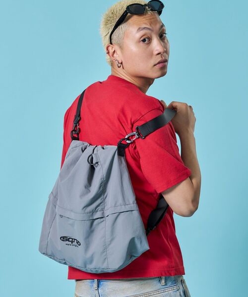 SEQUENZ(シークエンズ)の「※WEB限定 / 2WAY仕様 / ユニセックスナップサック / sqnz 2way knapsack(トートバッグ・メンズ・ライトピンク/ブラック/その他1/グレー・FREE)」の3枚目の写真