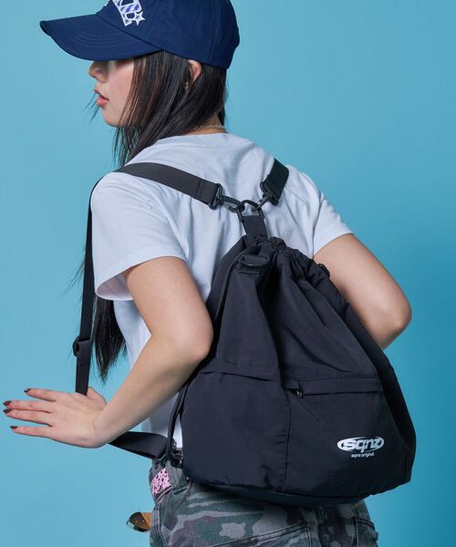 SEQUENZ(シークエンズ)の「※WEB限定 / 2WAY仕様 / ユニセックスナップサック / sqnz 2way knapsack(トートバッグ・メンズ・ライトピンク/ブラック/その他1/グレー・FREE)」の2枚目の写真