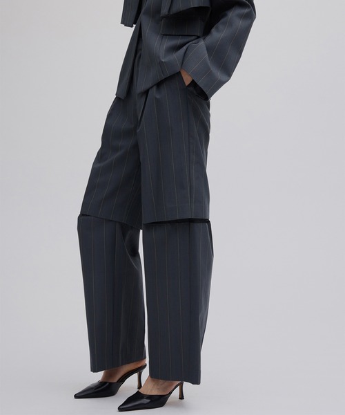 Ameri（アメリ）の「DEFORMATION PINSTRIPE PANTS（その他パンツ・レディース・グレー/ブラウン・SMALL/MEDIUM）」の3枚目の写真