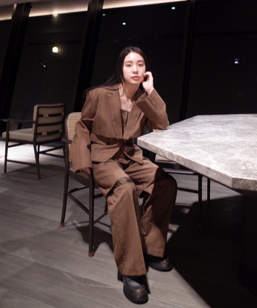 Ameri（アメリ）の「DEFORMATION PINSTRIPE PANTS（その他パンツ・レディース・グレー/ブラウン・SMALL/MEDIUM）」の11枚目の写真