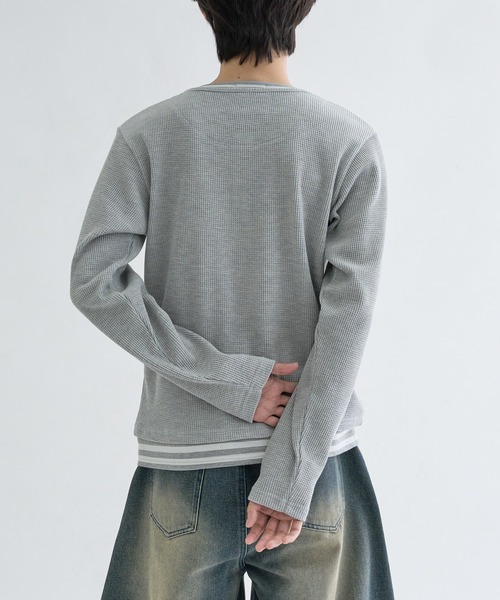 EPNK（イーピーエヌケー）の「Layered border henlyneck / レイヤードボーダーヘンリーネック（Tシャツ/カットソー・メンズ・ライトグレー/チャコールグレー・SMALL/MEDIUM/LARGE）」の8枚目の写真