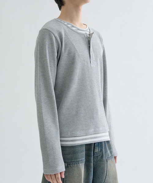 EPNK（イーピーエヌケー）の「Layered border henlyneck / レイヤードボーダーヘンリーネック（Tシャツ/カットソー・メンズ・ライトグレー/チャコールグレー・SMALL/MEDIUM/LARGE）」の10枚目の写真
