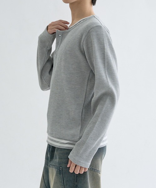 EPNK（イーピーエヌケー）の「Layered border henlyneck / レイヤードボーダーヘンリーネック（Tシャツ/カットソー・メンズ・ライトグレー/チャコールグレー・SMALL/MEDIUM/LARGE）」の11枚目の写真