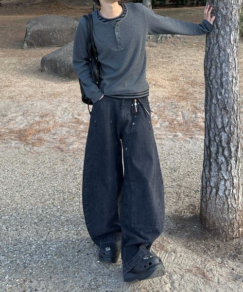 EPNK（イーピーエヌケー）の「Layered border henlyneck / レイヤードボーダーヘンリーネック（Tシャツ/カットソー・メンズ・ライトグレー/チャコールグレー・SMALL/MEDIUM/LARGE）」の3枚目の写真