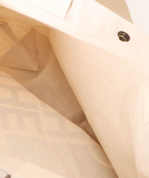 THE NORTH FACE（ザノースフェイス）の「【THE NORTH FACE/ザ ノースフェイス】ランプトートS（トートバッグ・メンズ・イエローゴールド/ブルー/ブラック/レッド/グリーン・FREE）」の8枚目の写真