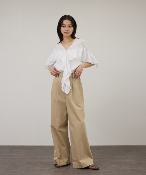 SALON adam et rope'（サロン アダム エ ロペ）の「【WEB限定】ヨーロピアンリネンルジェフリルブラウス（シャツ/ブラウス・レディース・ブルー系その他4/ホワイト/チャコールグレー・FREE）」の19枚目の写真