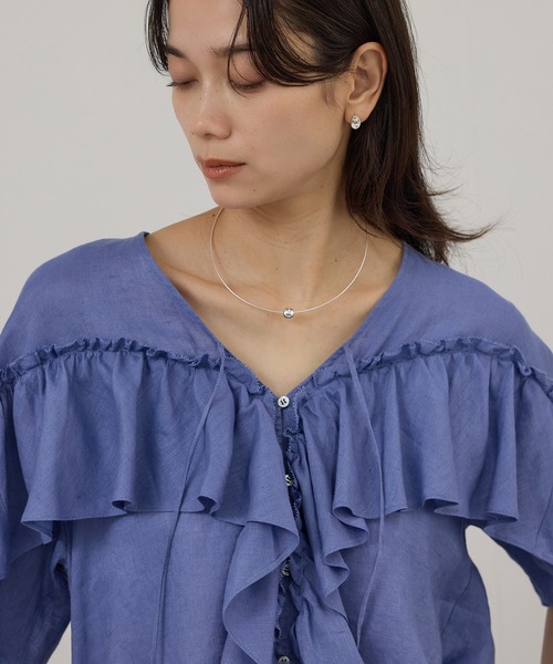 SALON adam et rope'（サロン アダム エ ロペ）の「【WEB限定】ヨーロピアンリネンルジェフリルブラウス（シャツ/ブラウス・レディース・ブルー系その他4/ホワイト/チャコールグレー・FREE）」の6枚目の写真
