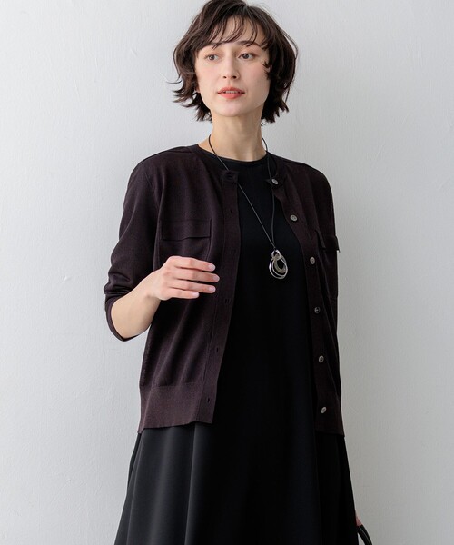 23区（ニジュウサンク）の「シャイニーシアー フラップポケット カーディガン（カーディガン/ボレロ・レディース・ネイビー系/ライトグレー系/ダークブラウン系/ブラック系・38）」の3枚目の写真