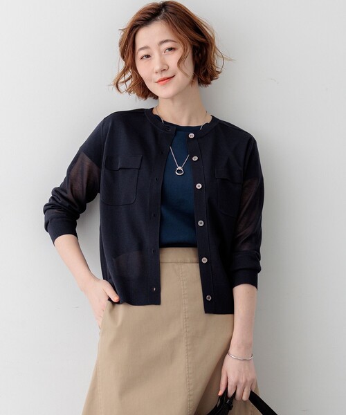 23区（ニジュウサンク）の「シャイニーシアー フラップポケット カーディガン（カーディガン/ボレロ・レディース・ネイビー系/ライトグレー系/ダークブラウン系/ブラック系・38）」の4枚目の写真