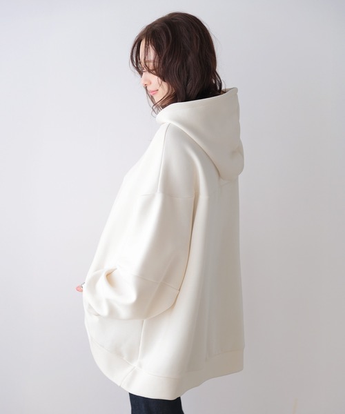 La-gemme(ラジェム)の「ダンボールニット オーバーサイズフーディー(パーカー・レディース・ブラック/グレイッシュベージュ/アイボリー/杢グレー・フリー)」の8枚目の写真