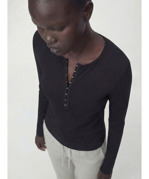 ACUD(アクド)の「Slim Ribbed T-shirt _Black(Tシャツ/カットソー・レディース・ブラック・FREE)」の5枚目の写真