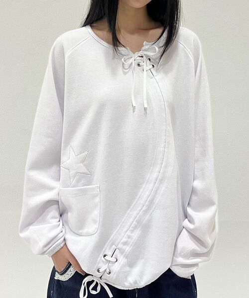 NYXX(エヌワイエックスエックス)の「STAR APLIQUE CREWNECK WHITE(スウェット・レディース・その他・F)」の4枚目の写真