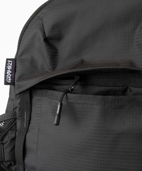 Gramicci（グラミチ）の「GRAMICCI  DAY PACK 25L / グラミチ（バックパック/リュック・レディース・ブラック・FREE）」の5枚目の写真