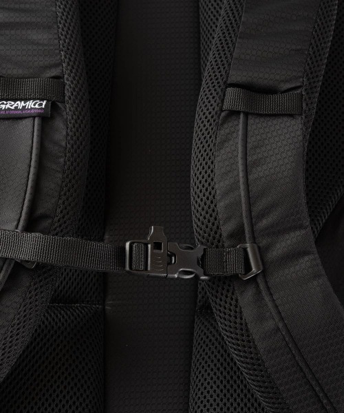Gramicci（グラミチ）の「GRAMICCI  DAY PACK 25L / グラミチ（バックパック/リュック・レディース・ブラック・FREE）」の9枚目の写真