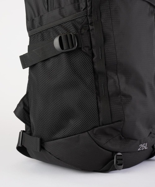 Gramicci（グラミチ）の「GRAMICCI  DAY PACK 25L / グラミチ（バックパック/リュック・レディース・ブラック・FREE）」の11枚目の写真