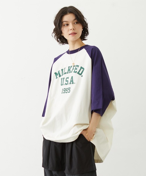 MILKFED.（ミルクフェド）の「COLLEGE LOGO BIG S/S TOP（Tシャツ/カットソー・レディース・オートミール/チャコール/オフホワイト・ONE SIZE）」の2枚目の写真