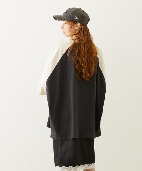 MILKFED.（ミルクフェド）の「COLLEGE LOGO BIG S/S TOP（Tシャツ/カットソー・レディース・オートミール/チャコール/オフホワイト・ONE SIZE）」の4枚目の写真