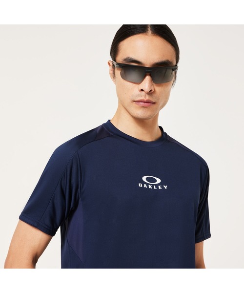 OAKLEY(オークリー)の「オークリーENHANCE SS CREW 15.0Tシャツ/TRAINING MEN'S/メンズ/MENS//OAKLEY(その他トップス・メンズ・ブラック/ネイビー/ホワイト・L/M/S/XL)」の9枚目の写真