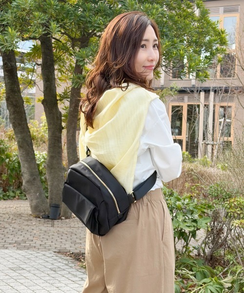 Bou Jeloud（ブージュルード）の「【はあちゅう×BouJeloud】オールインバッグ（ショルダーバッグ・レディース・アイボリー/ブラック・ONESIZE）」の2枚目の写真