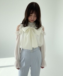 オフショルフリルシアーブラウス