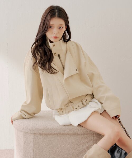 Chico（チコ）の「スタンドカラーレザールーズジャケット（その他アウター・レディース・ライトベージュ/アイボリー・FREE）」の2枚目の写真
