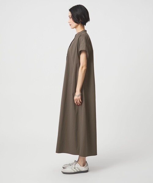 green label relaxing（グリーンレーベルリラクシング）の「［size SHORTあり］WONDER CLOTH スキッパー ワンピース（ワンピース・レディース・ダークグレー/ベージュ/コバルトブルー・SHORT/36/38）」の19枚目の写真