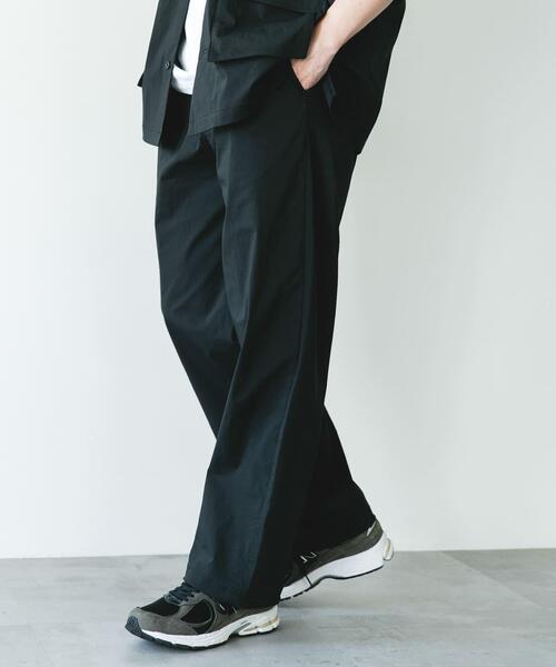 URBAN RESEARCH DOORS（アーバンリサーチドアーズ）の「『UVカット/接触冷感/吸水速乾』ストレッチクロスイージーパンツ（その他パンツ・メンズ・ブラック/チャコールグレー・LARGE/MEDIUM）」の2枚目の写真