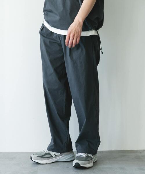 URBAN RESEARCH DOORS（アーバンリサーチドアーズ）の「『UVカット/接触冷感/吸水速乾』ストレッチクロスイージーパンツ（その他パンツ・メンズ・ブラック/チャコールグレー・LARGE/MEDIUM）」の4枚目の写真