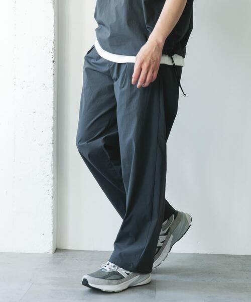 URBAN RESEARCH DOORS（アーバンリサーチドアーズ）の「『UVカット/接触冷感/吸水速乾』ストレッチクロスイージーパンツ（その他パンツ・メンズ・ブラック/チャコールグレー・LARGE/MEDIUM）」の5枚目の写真