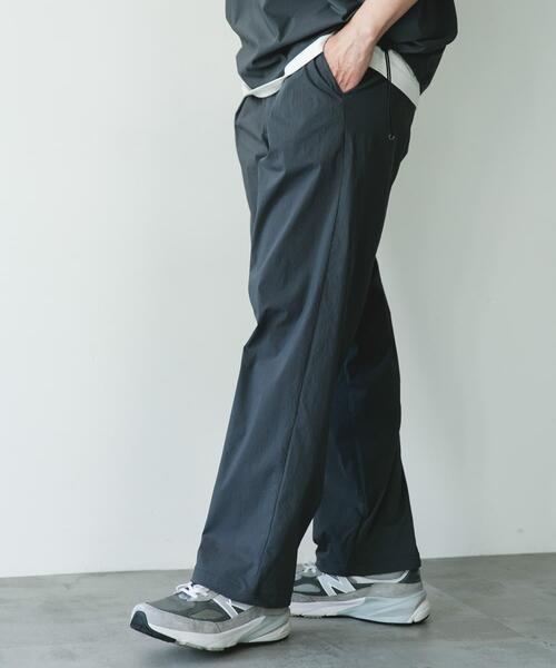 URBAN RESEARCH DOORS（アーバンリサーチドアーズ）の「『UVカット/接触冷感/吸水速乾』ストレッチクロスイージーパンツ（その他パンツ・メンズ・ブラック/チャコールグレー・LARGE/MEDIUM）」の6枚目の写真
