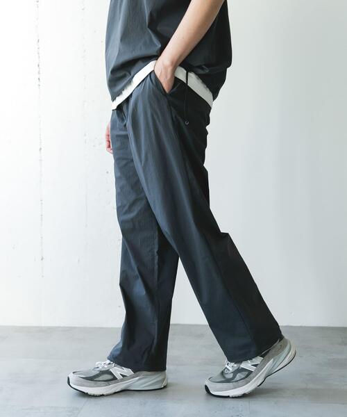 URBAN RESEARCH DOORS（アーバンリサーチドアーズ）の「『UVカット/接触冷感/吸水速乾』ストレッチクロスイージーパンツ（その他パンツ・メンズ・ブラック/チャコールグレー・LARGE/MEDIUM）」の7枚目の写真