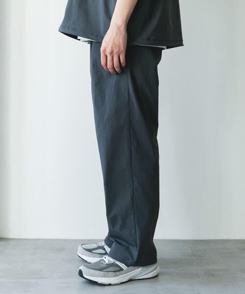 URBAN RESEARCH DOORS（アーバンリサーチドアーズ）の「『UVカット/接触冷感/吸水速乾』ストレッチクロスイージーパンツ（その他パンツ・メンズ・ブラック/チャコールグレー・LARGE/MEDIUM）」の11枚目の写真