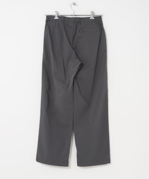 URBAN RESEARCH DOORS（アーバンリサーチドアーズ）の「『UVカット/接触冷感/吸水速乾』ストレッチクロスイージーパンツ（その他パンツ・メンズ・ブラック/チャコールグレー・LARGE/MEDIUM）」の17枚目の写真