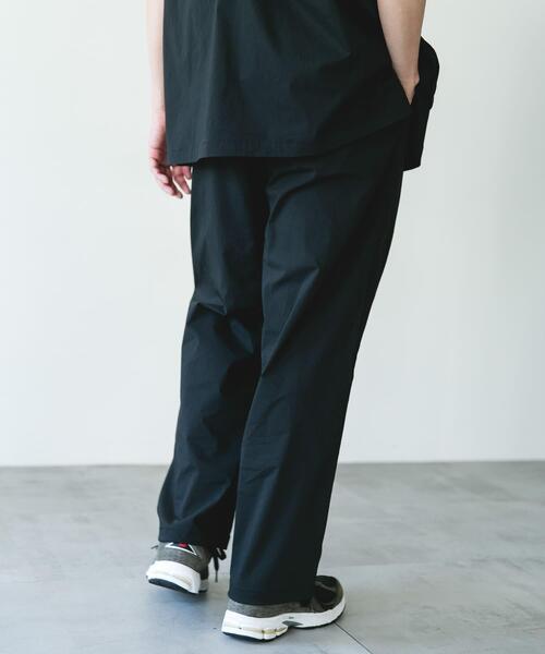 URBAN RESEARCH DOORS（アーバンリサーチドアーズ）の「『UVカット/接触冷感/吸水速乾』ストレッチクロスイージーパンツ（その他パンツ・メンズ・ブラック/チャコールグレー・LARGE/MEDIUM）」の22枚目の写真