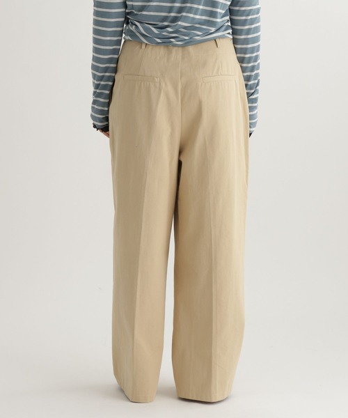 studio CLIP（スタディオクリップ）の「【daily CLIP】コットンツイルハイウエストタックパンツ（チノパンツ・レディース・ベージュ/アイボリー・FREE）」の7枚目の写真