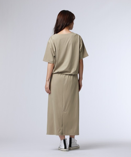 Psycho Bunny（サイコバニー）の「[WOMEN]キーネック ブラウジングワンピース（ワンピース・レディース・ネイビー/グレイッシュベージュ・FREE）」の4枚目の写真
