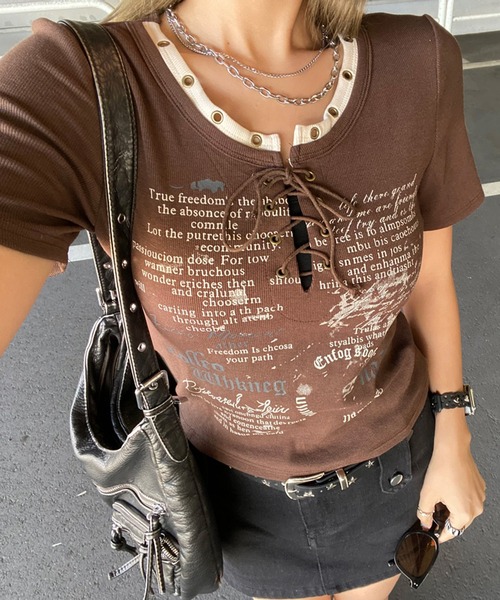 non-hedge(ノンヘッジ)の「アンサンブル風ロゴレースアップTシャツ(Tシャツ/カットソー・レディース・オフホワイト/ブラック/アイボリー/ブラウン/ワインレッド/グレー・FREE)」の5枚目の写真