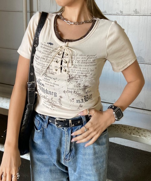 non-hedge(ノンヘッジ)の「アンサンブル風ロゴレースアップTシャツ(Tシャツ/カットソー・レディース・オフホワイト/ブラック/アイボリー/ブラウン/ワインレッド/グレー・FREE)」の9枚目の写真