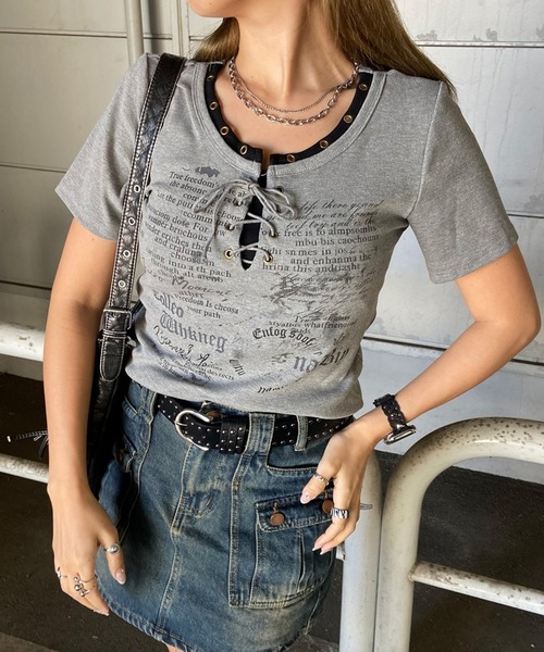 non-hedge(ノンヘッジ)の「アンサンブル風ロゴレースアップTシャツ(Tシャツ/カットソー・レディース・オフホワイト/ブラック/アイボリー/ブラウン/ワインレッド/グレー・FREE)」の17枚目の写真