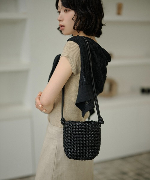 LAULEN(ローレン)の「mesh mini shoulder bag /レザー調メッシュミニショルダーバッグ(ショルダーバッグ・レディース・ブラウン/レッド/グリーン/アイボリー/ブラック/ベージュ・FREE)」の2枚目の写真