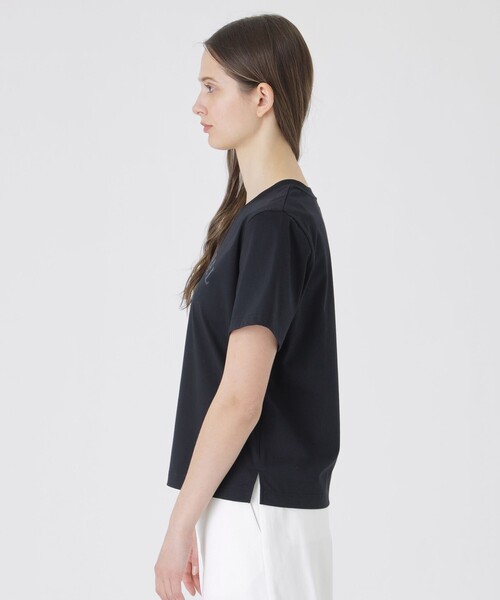 BLUE LABEL CRESTBRIDGE(ブルーレーベルクレストブリッジ)の「【UVカット】【接触冷感】【防透け】プレーティングシルケット天竺グラフィックロゴTシャツ(Tシャツ/カットソー・レディース・ダークネイビー/ホワイト/ベビーピンク/ブルー・40/38)」の6枚目の写真